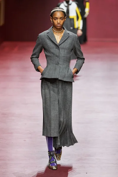 Look 15